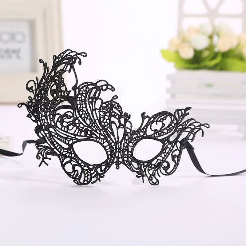 قطعتان من عباءة التول السوداء  - مراجعة Black Face Mask Pack وسعره